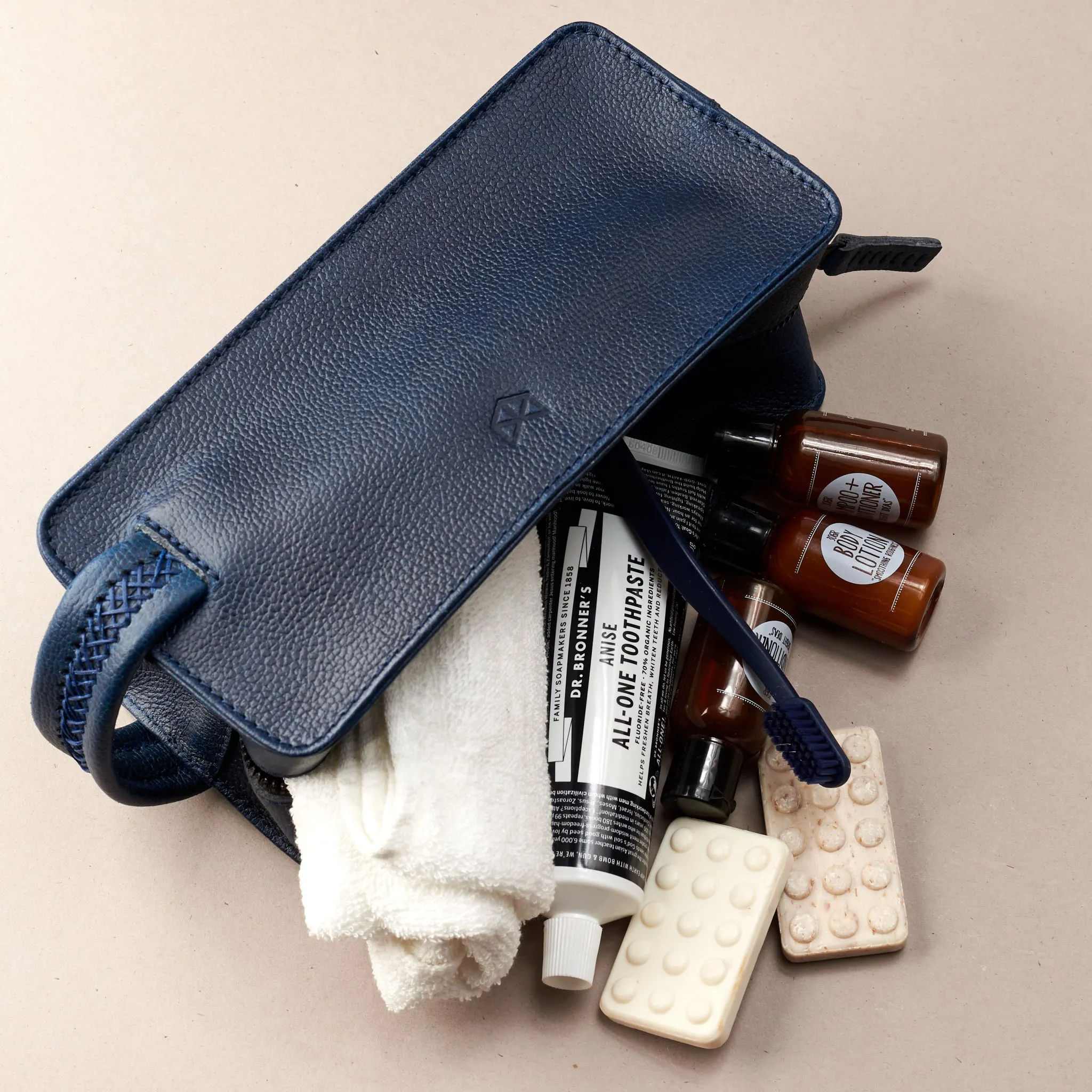 Barber Toiletry · Navy